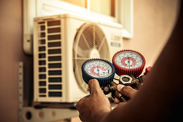Professional Hvac Repair technician working in Hendersonville, NC
